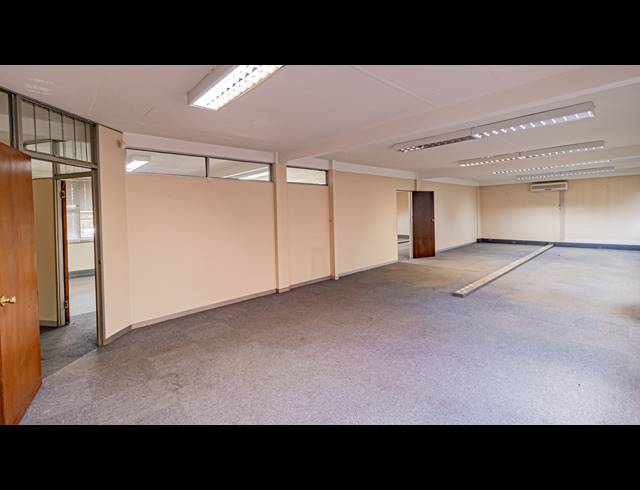 825M² OFFICE FOR SALE IN FERNDALE